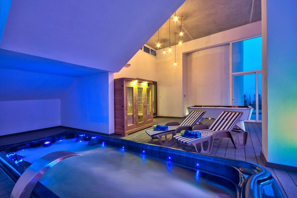 Villa Gaia - Sunset Views, Indoor Heated Pool, Sauna And Games Room Mellieħa Exterior foto
